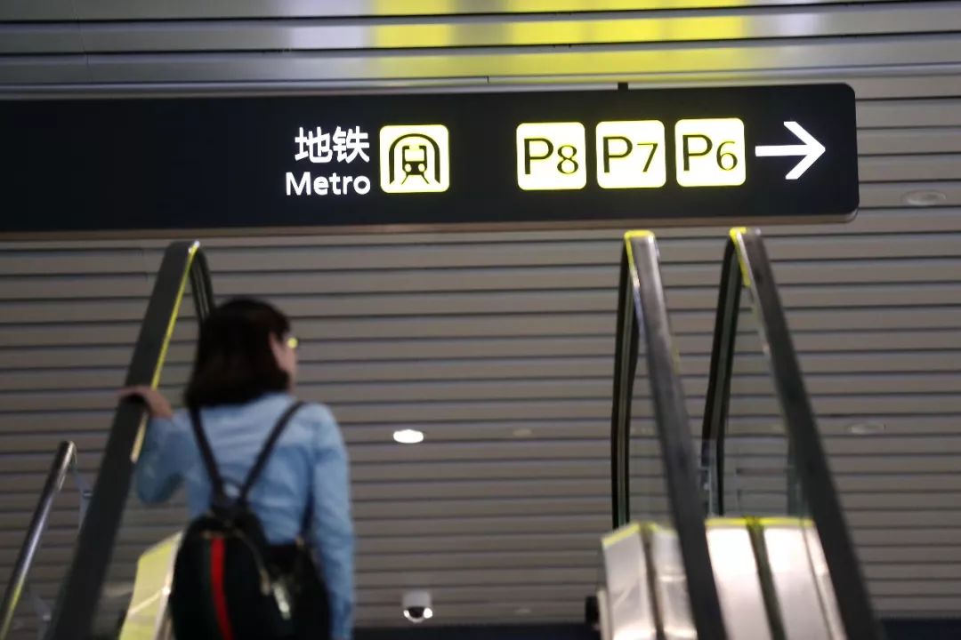 南航转场白云t2,南航航班改到第二天能免费退票吗