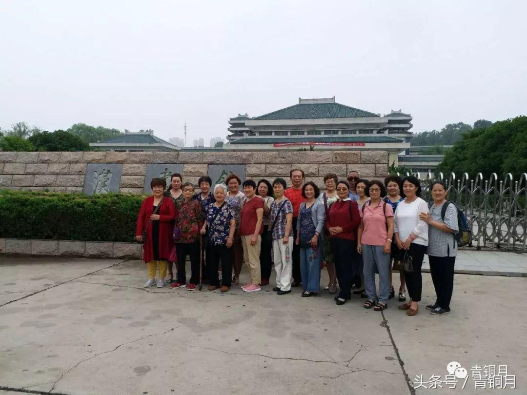 两千年前的南阳人就穿超短裙，吃羊肉串，踢足球……引领天下时尚