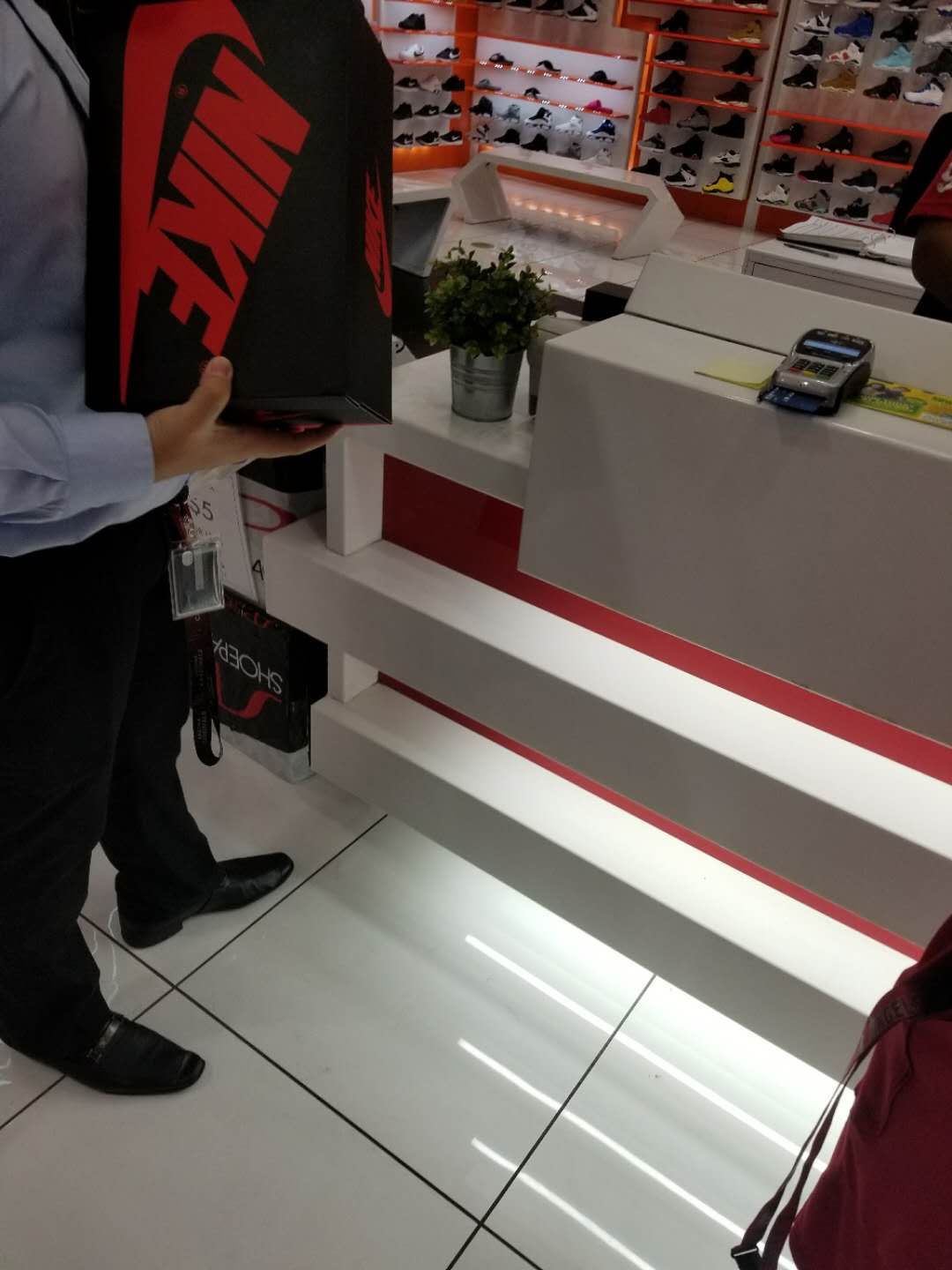 美国airjordan专卖店,在美国买airpods
