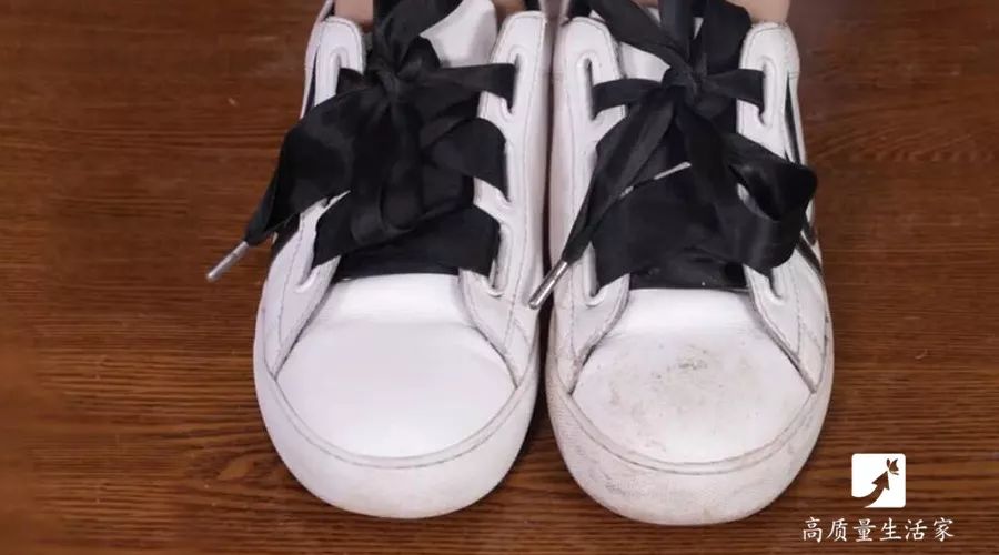 新小白鞋挤脚磨脚怎么办,白鞋顶脚挤脚怎么办