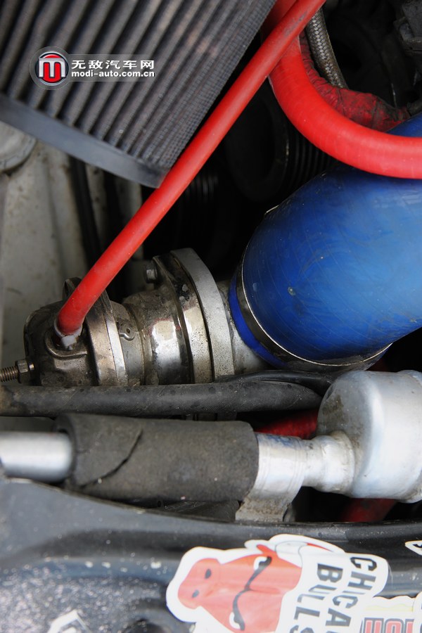 这个聚会里面没有一辆合法的车！