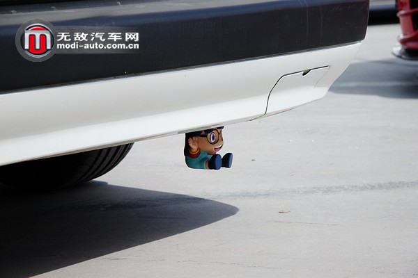 这个聚会里面没有一辆合法的车！