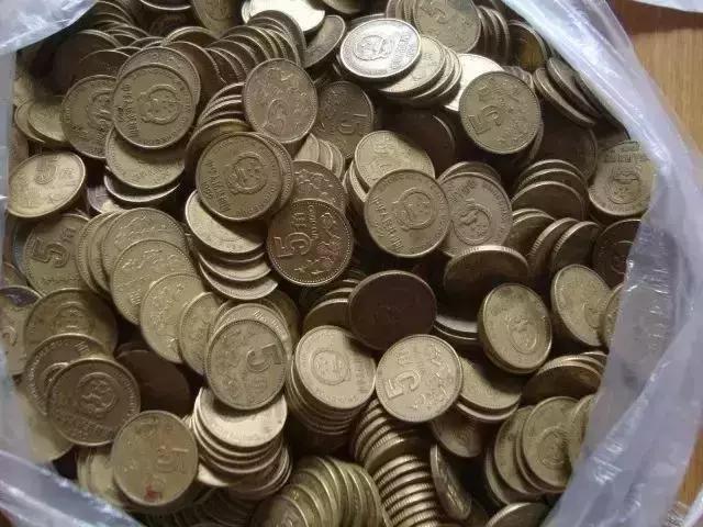 他分拣硬币月入两万？这事绝对靠谱，还帮了银行大忙