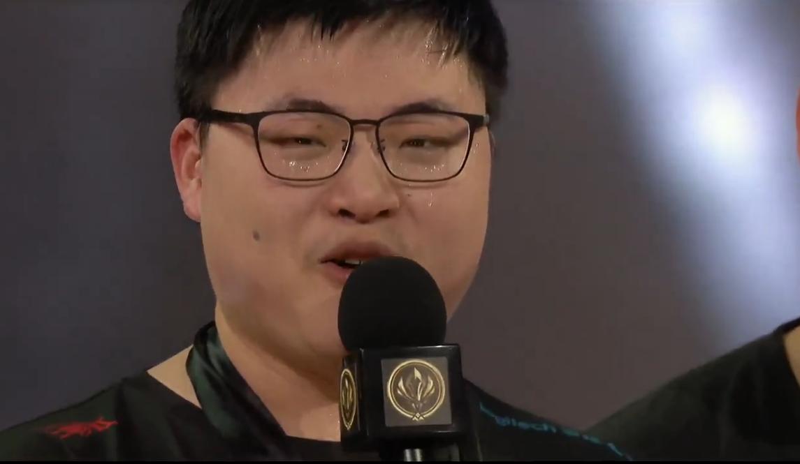 rng夺冠之夜巴黎铁塔,乌兹谈rng夺冠