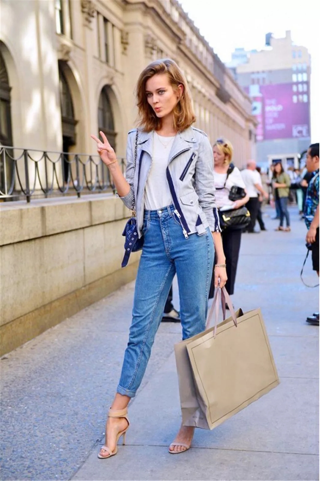 牛仔单品打开春夏的多种穿搭方式,牛仔类的穿搭永远不会过时