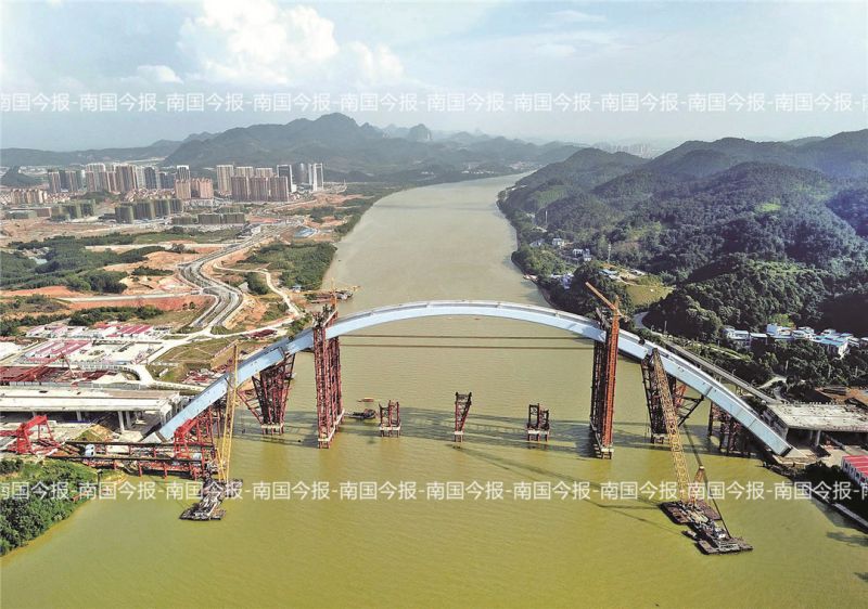 四通八达的路网、平地而起的新城……40年柳州巨变沧海桑田