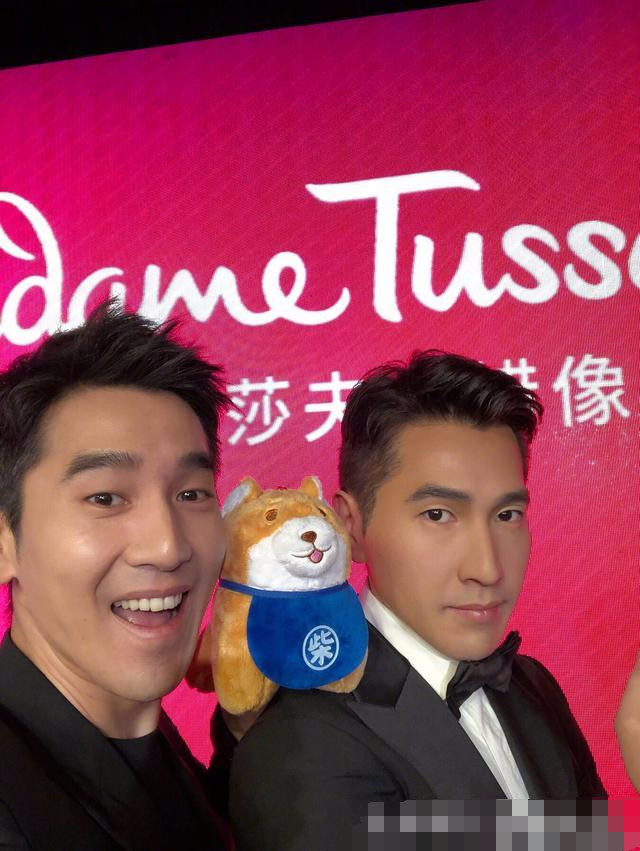 李宇春蜡像首展亮相,蜡像丑的女星