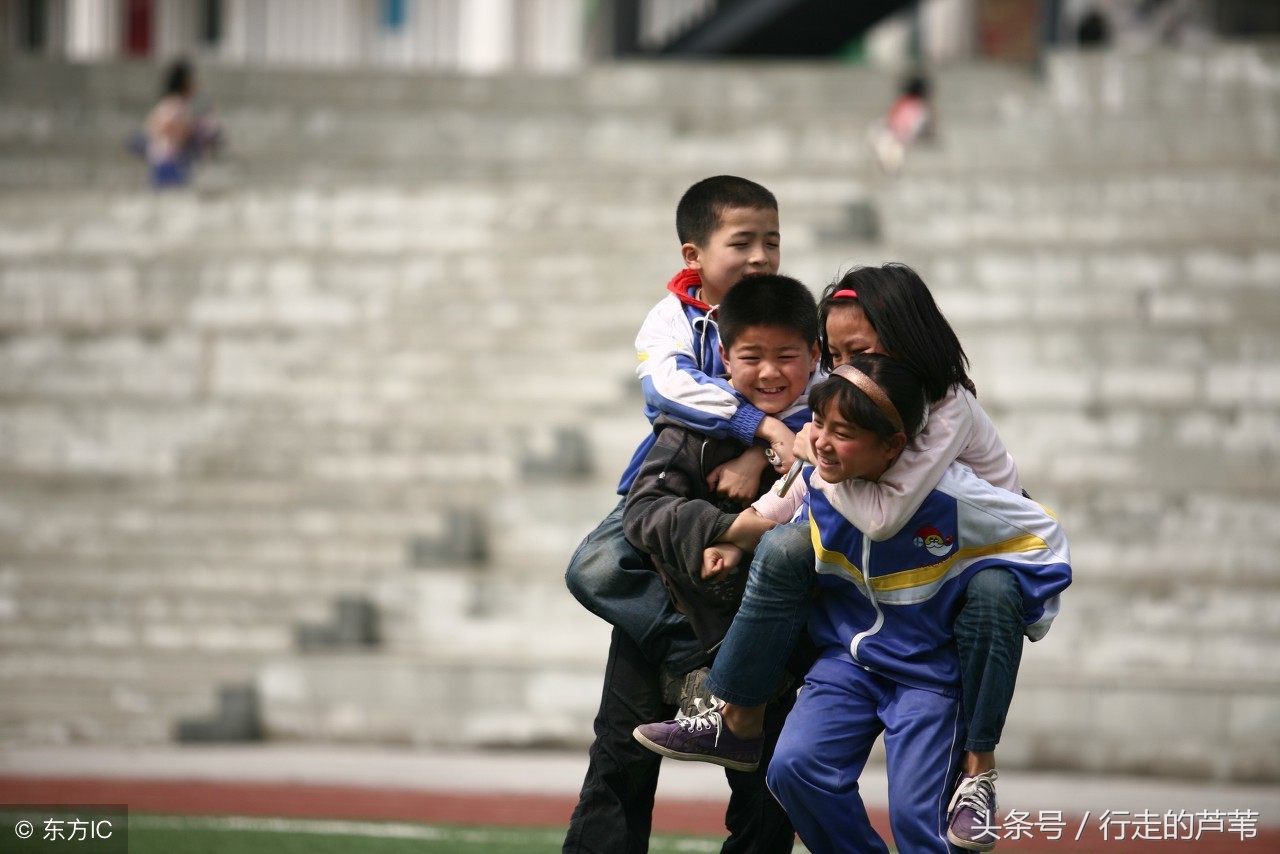 小孩子喜欢追逐打闹,小孩喜欢追逐打闹是怎么回事