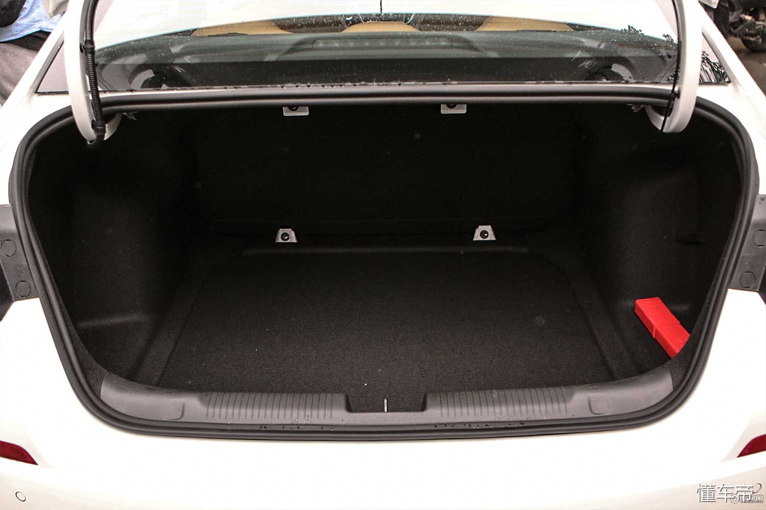 1.3l三缸别克凯越试车,别克凯越外观老款改新款