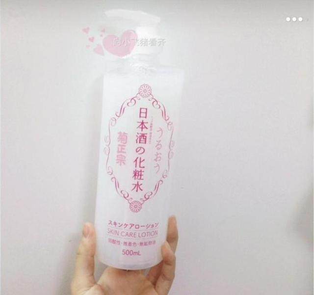 化妆水不油腻测评,化妆水不值得买