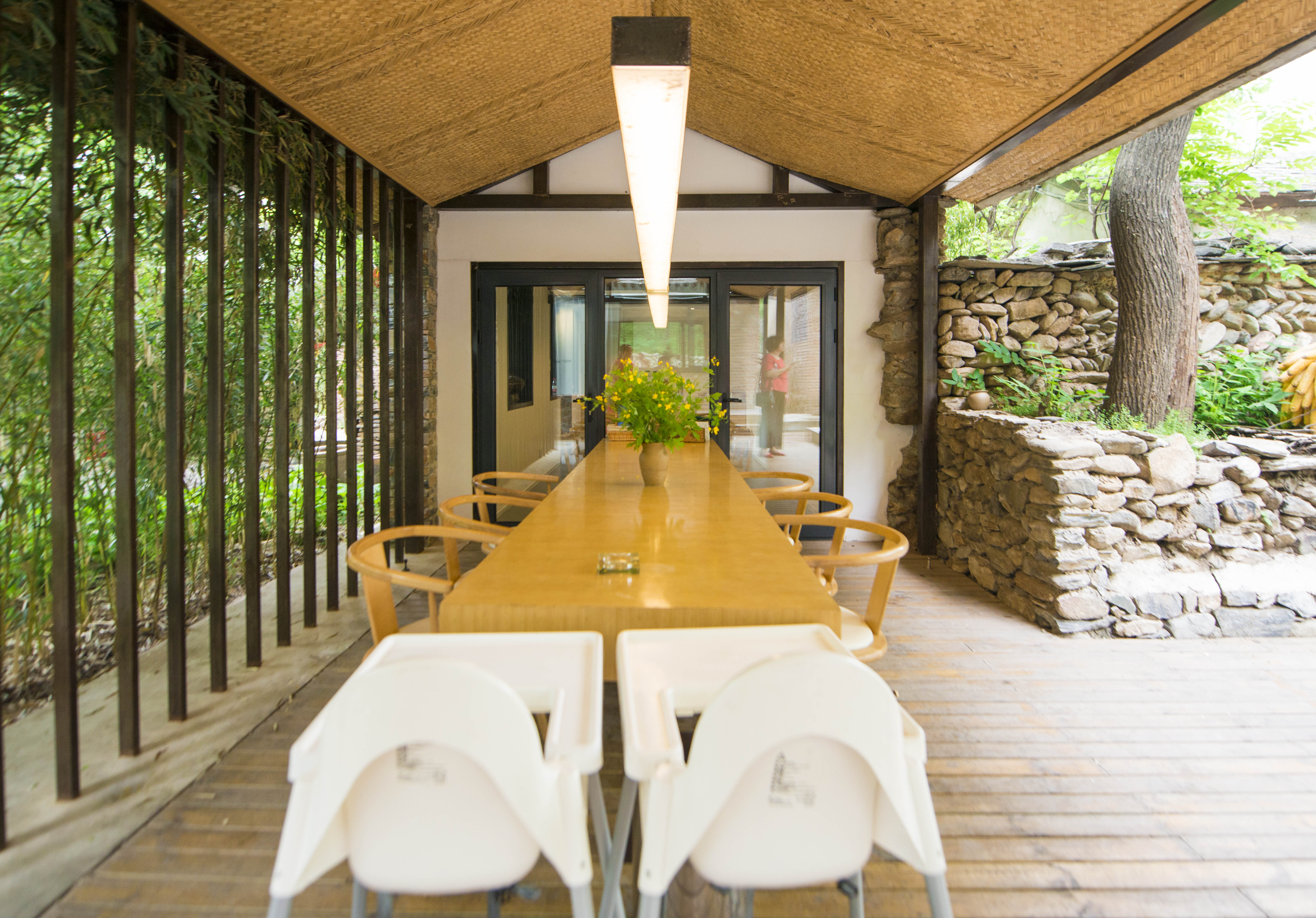 摘一簇黄栌花，把浪漫带回姥姥家，但它柔软的花身却让人不舍碰它