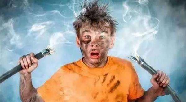 电流什么时候对人造成电击伤,电击和电流哪个对人体的伤害更大