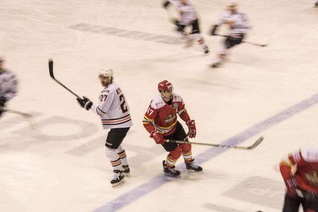 冰球规则允许打架,冬奥冰球是允许打架的吗