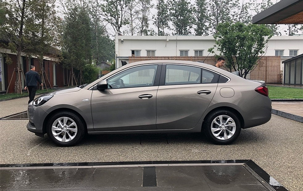 新凯越裸车多少钱,别克凯越报价及图片4缸