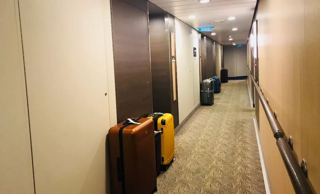 海洋量子号邮轮参观,海洋量子号邮轮航行航拍视频