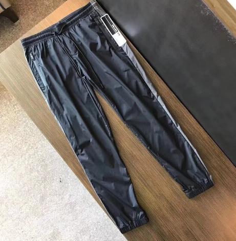 普拉达休闲裤女款,普拉达休闲裤搭配图