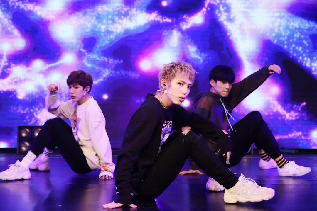 这个牌子出什么都火到断货，女生必须入一个