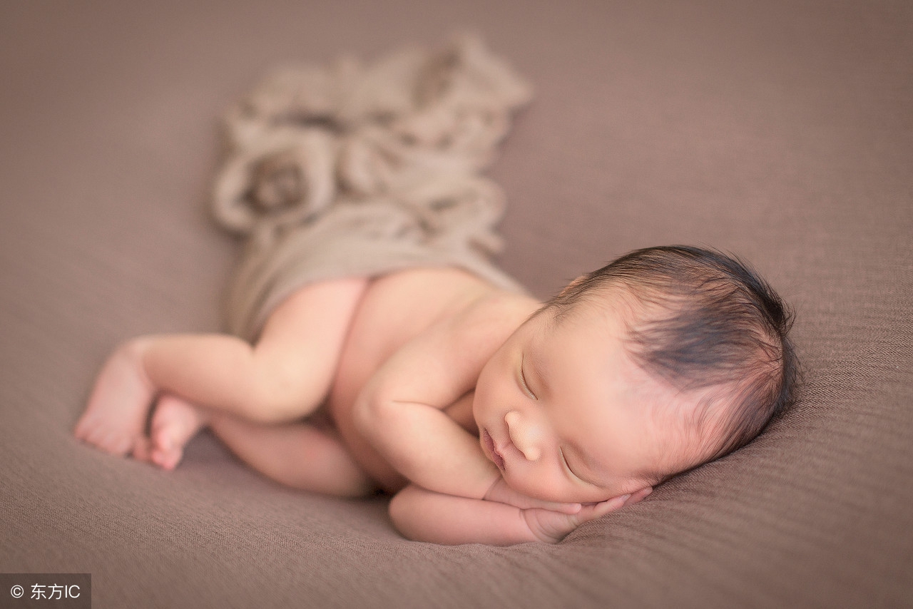 女宝宝外阴有白色物正常吗,新生女婴白带怎么处理