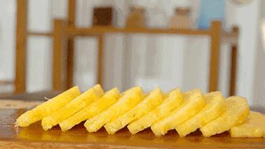 吃菠萝为什么要泡盐水,菠萝用盐水泡什么意思