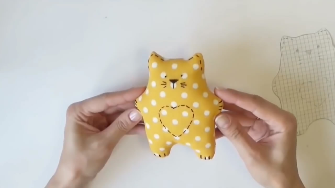 暖猫布艺手工材料包教程,diy包包手工灰蓝猫头缝制教程