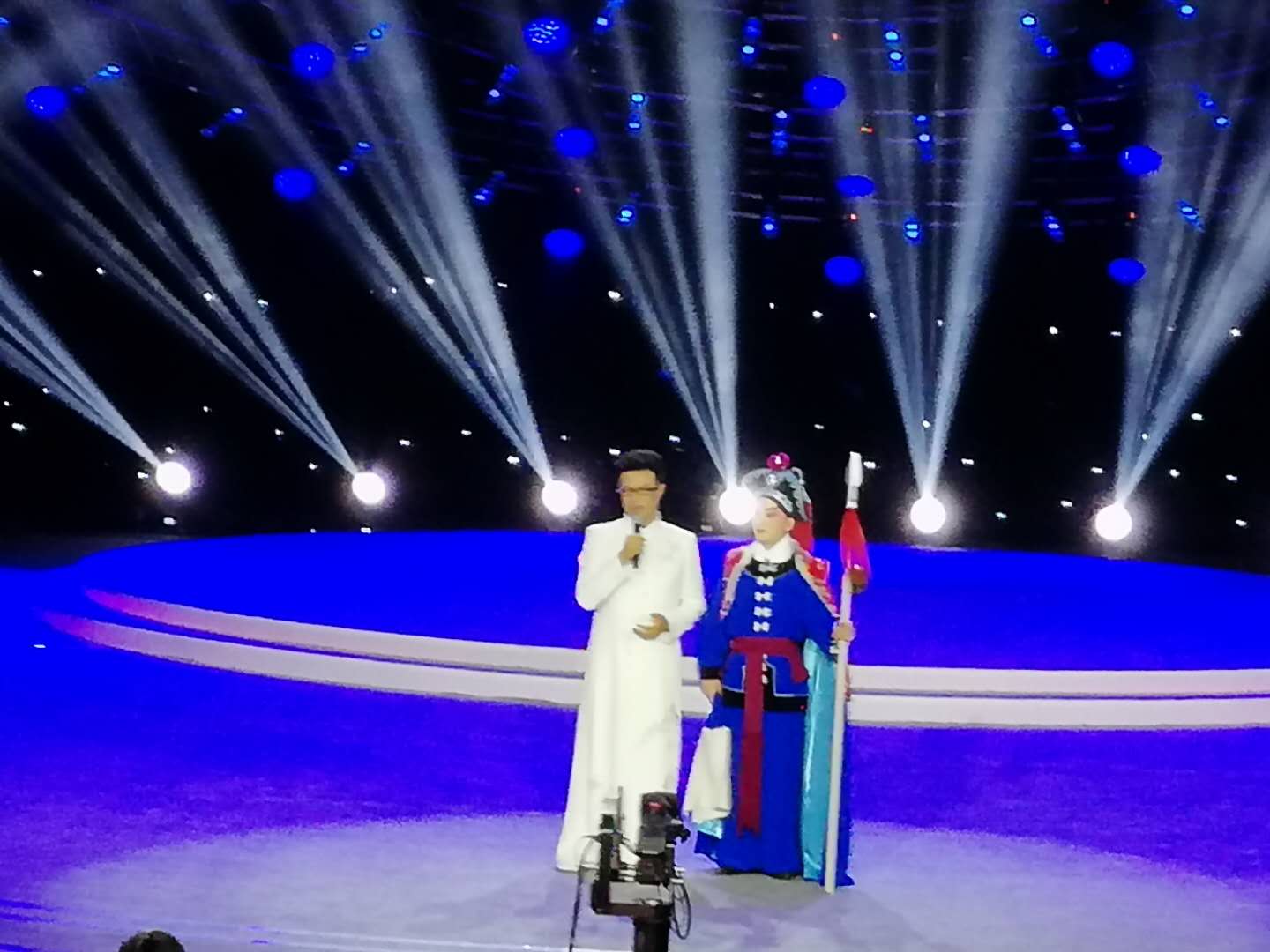 想和白燕升一样，问问自己：前世今生，你是谁，谁是你？