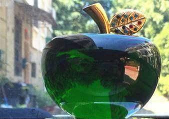 古代人们用水晶占卜，下面哪个苹果是玻璃的，看你什么时候能挣钱