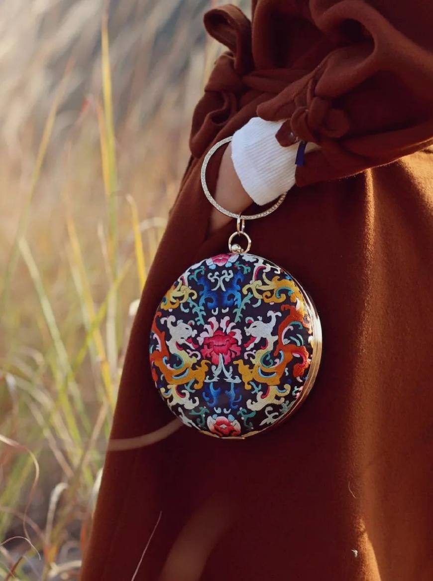 穿红色旗袍配什么包包最合适,自己制作旗袍搭配的包包