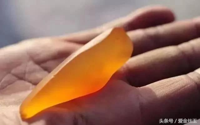 戈壁滩宝石光,世界上有一种宝石可以换一套豪宅