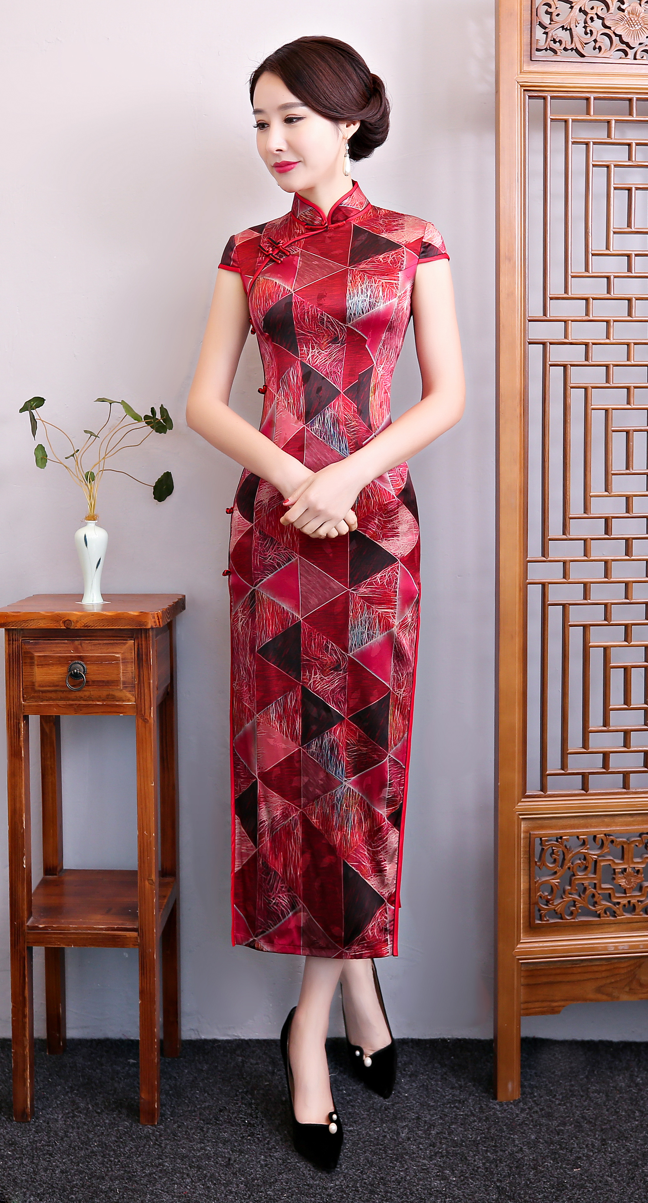 开叉真丝闪光长款旗袍,女人穿上旗袍感觉特别美的句子