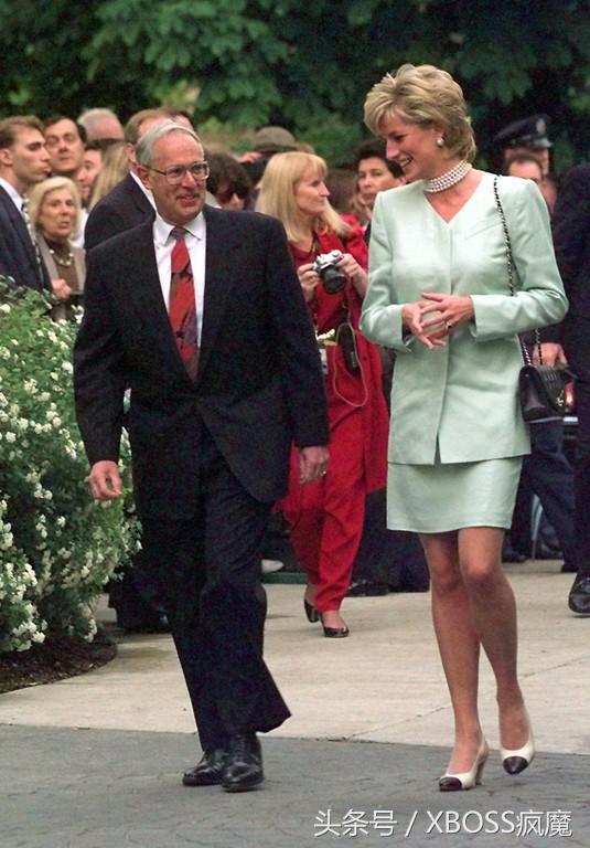 戴安娜王妃时尚穿搭,时尚界的宠儿戴安娜王妃