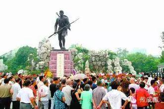 成都天府广场伟人雕塑,成都冷知识分享