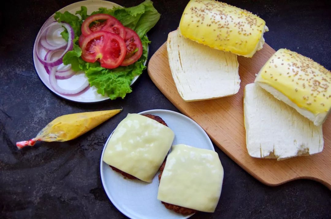 香港女孩卖包子一个70块，照样有人愿意花40分钟排队买，凭什么？