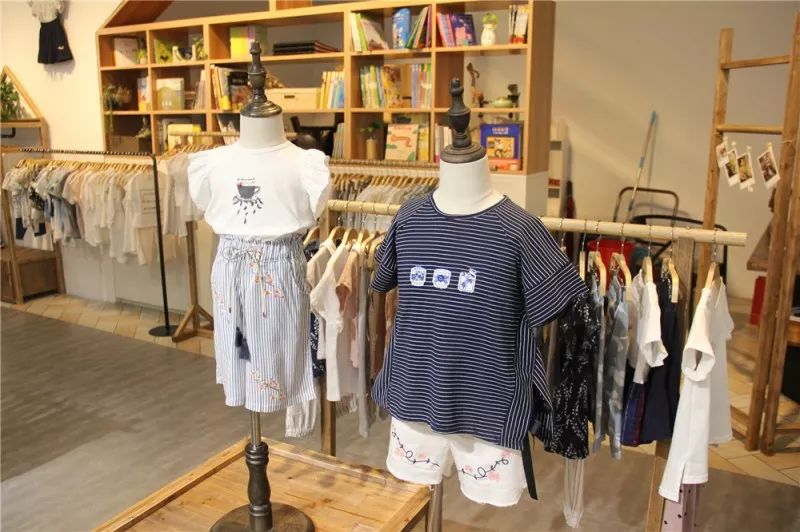 灭霸来了一个响指,灭霸一个响指灭了所有的英雄