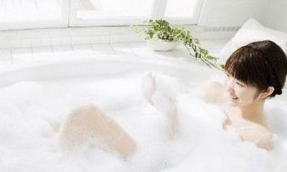 洗澡时如何清洗外阴,洗澡时怎样正确清洗乳房