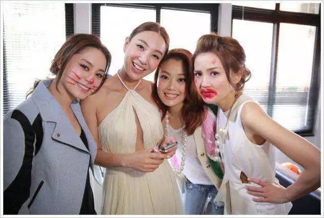 披上婚纱的阿娇好美！请大声说：你没错，你值得最好的幸福！