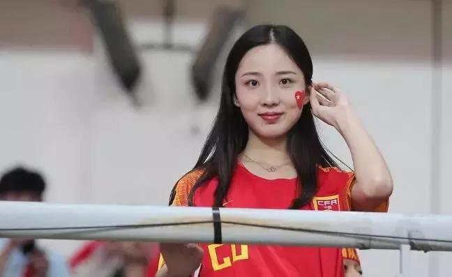 上港国脚新消息,上港足球队员互相埋怨