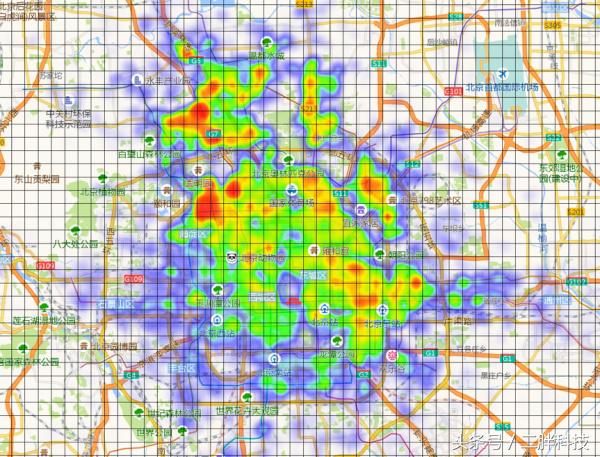 共享单车产生不合适的调度费,共享单车堆积堵住道路人难行
