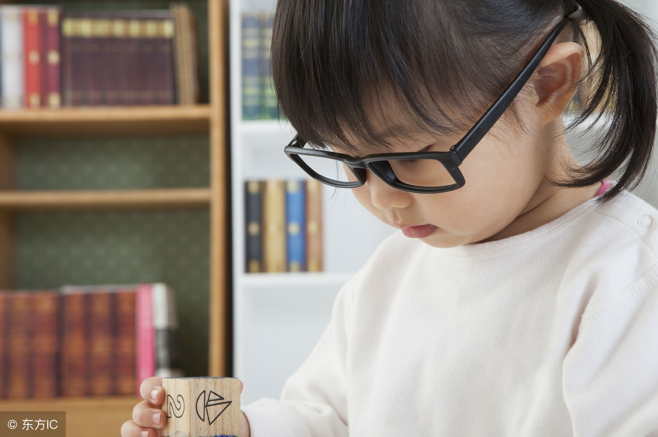 眼睛偶尔干涩用啥眼药水,眼睛经常模糊用什么眼药水