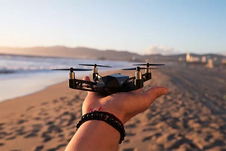 众测，一扔就会飞的自拍杆，不小心就把逼给装了