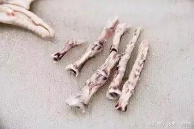 如何去鸡爪鸡骨最简单,大厨秘制凤爪做法