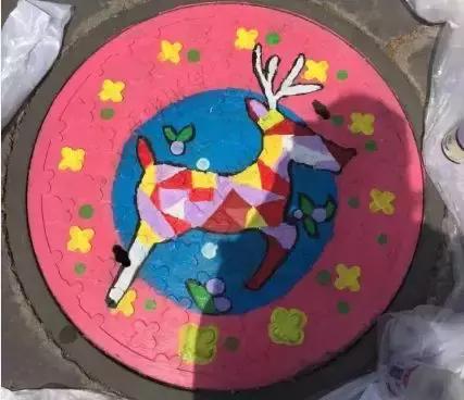 30所职校为井盖“整容”，以画会友，你的学校技术如何？