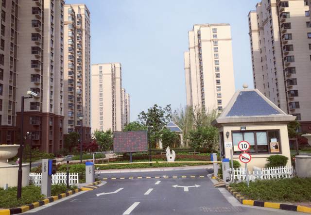 月租不到1500元公寓,没钱却租高端公寓