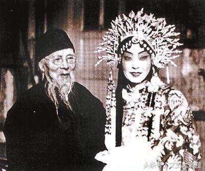 梅兰芳去拜师,老师拒收:死鱼眼睛没前途,后用此法矫正终成大师