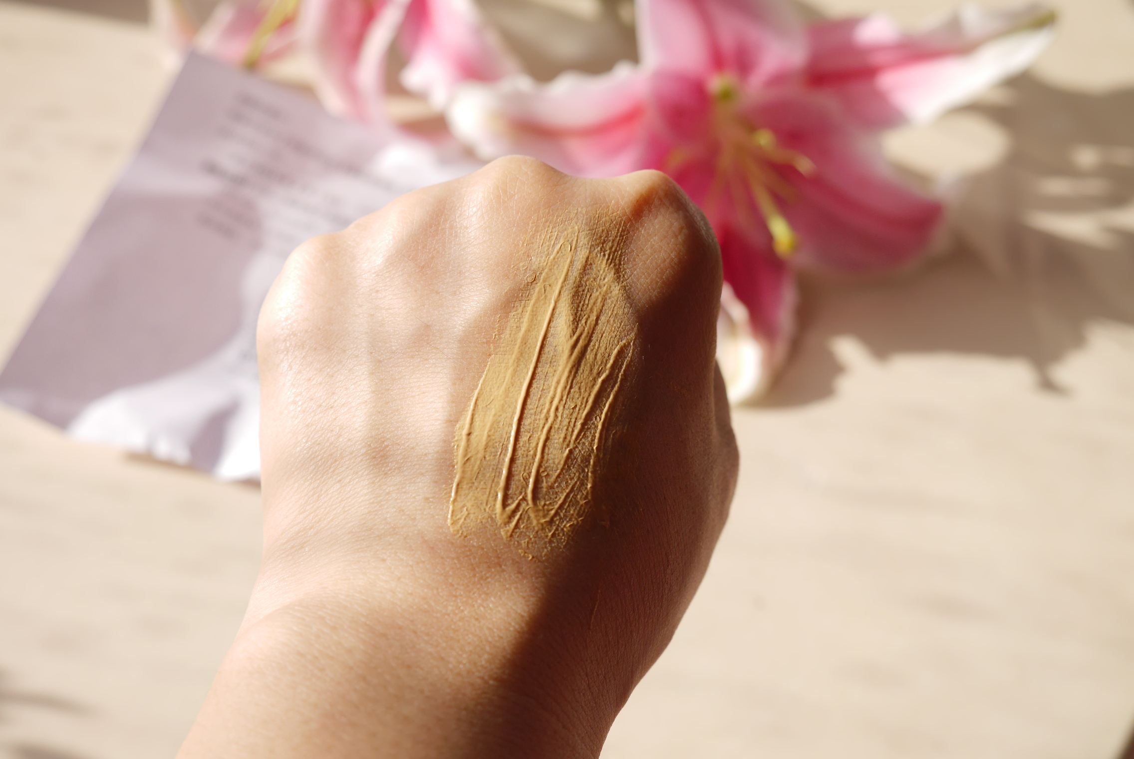 上妆前用隔离霜还是妆前乳,妆前乳和隔离妆容的区别