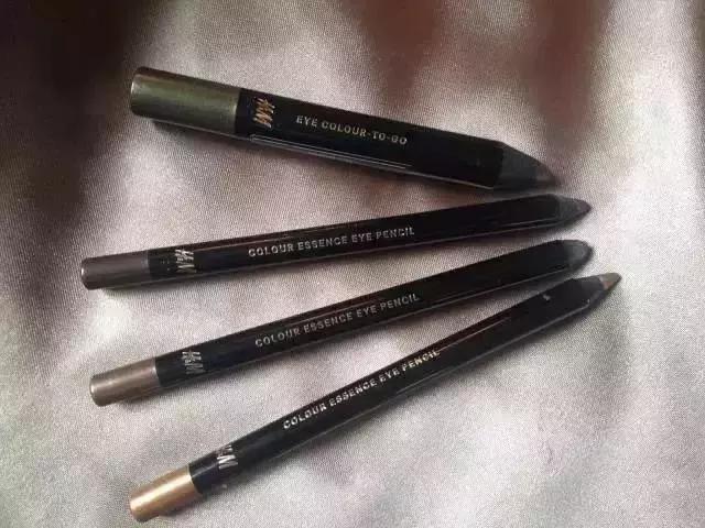 HM，你再出彩妆没人买你家衣服啦！