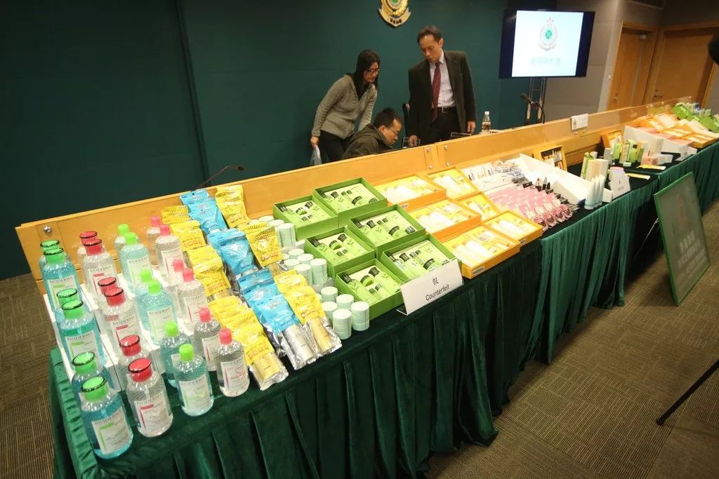 珠海拱北海关查获水货,香港查获72万元假货