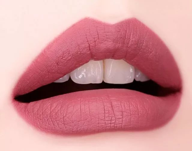 雅诗兰黛口红对比ysl,雅诗兰黛气场全开的口红