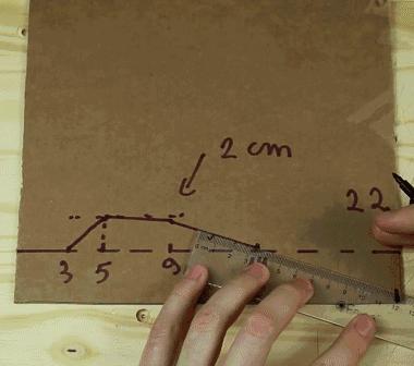 用纸剪出一架可以飞的飞机,用纸箱折个纸飞机