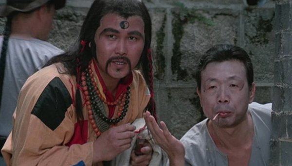 成龙早期武打戏动图,成龙再一次突破极限去演武打片