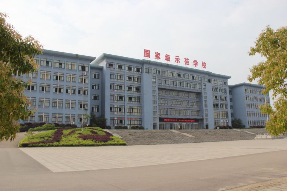 成才有道升学有门——有感湘潭市工贸中专行